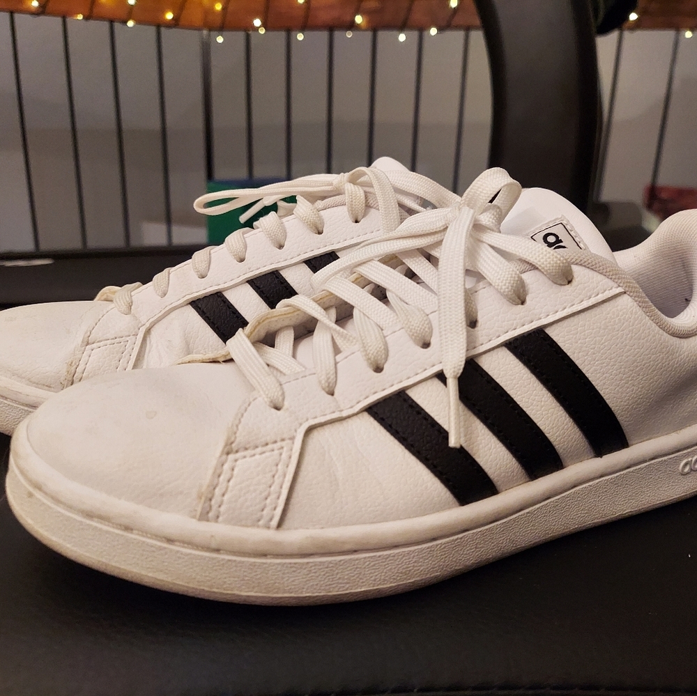 Women's Adidas Tennis Shoes size 7.5